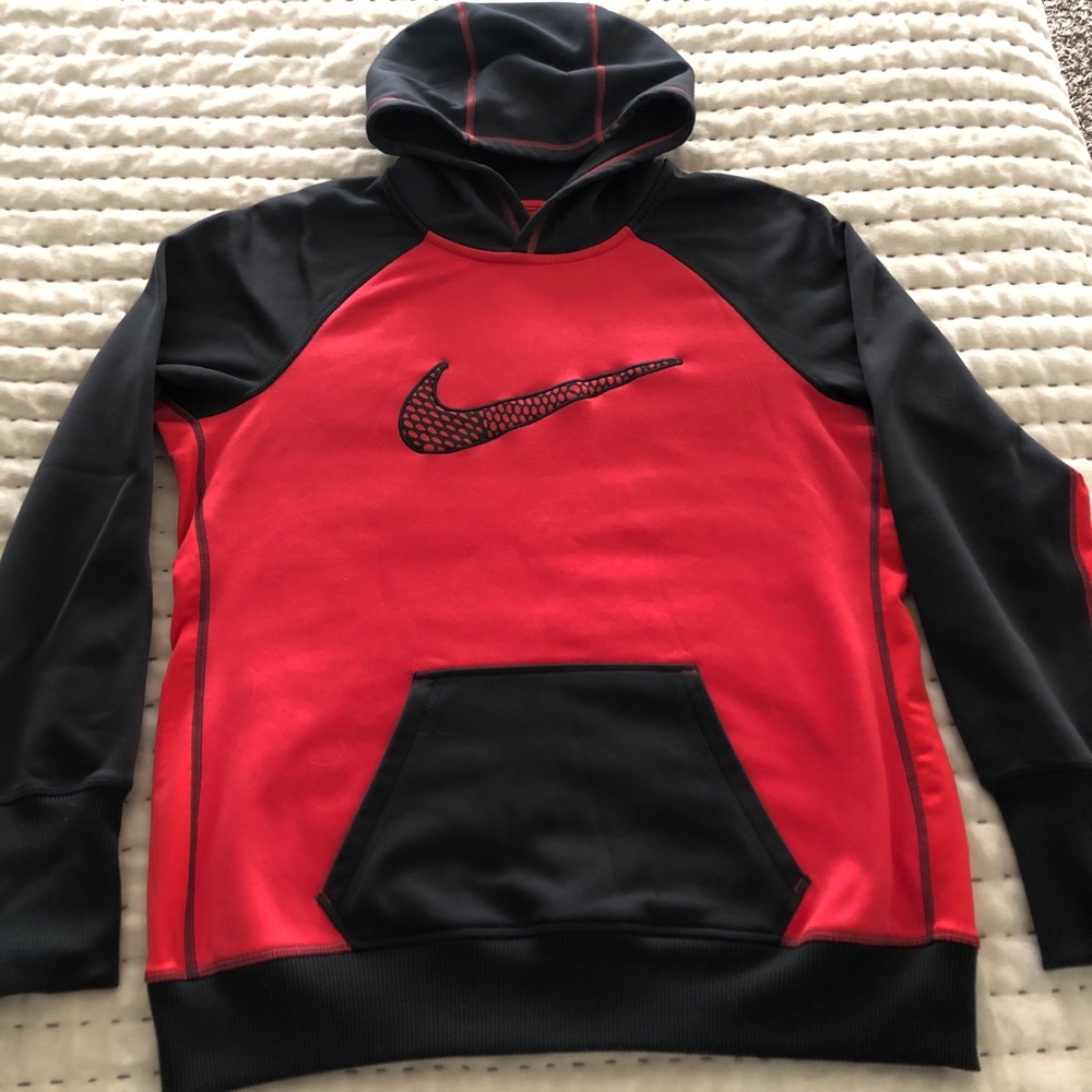 Women’s Nike Therma-fit hooded sweatshirt